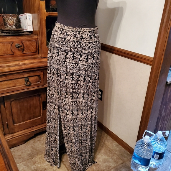 Forever 21 Dresses & Skirts - Forever 21 maxi skirt